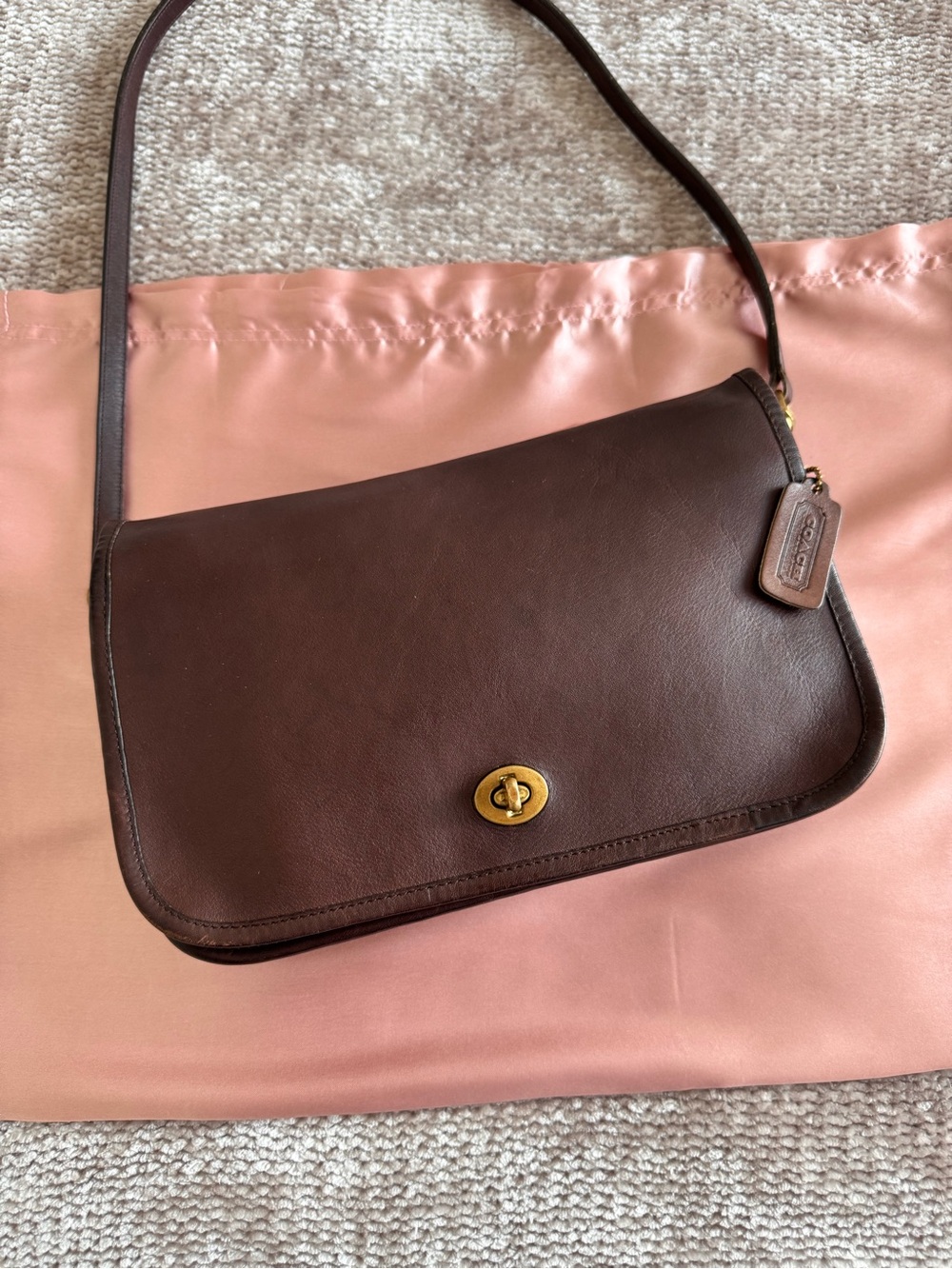 Classic Brown Leather Shoulder Bag with Turn-Lock Closure